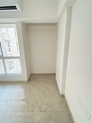 Room in 2 BHK Apartment at Lodha Amara, Kolshet Road – for Rent