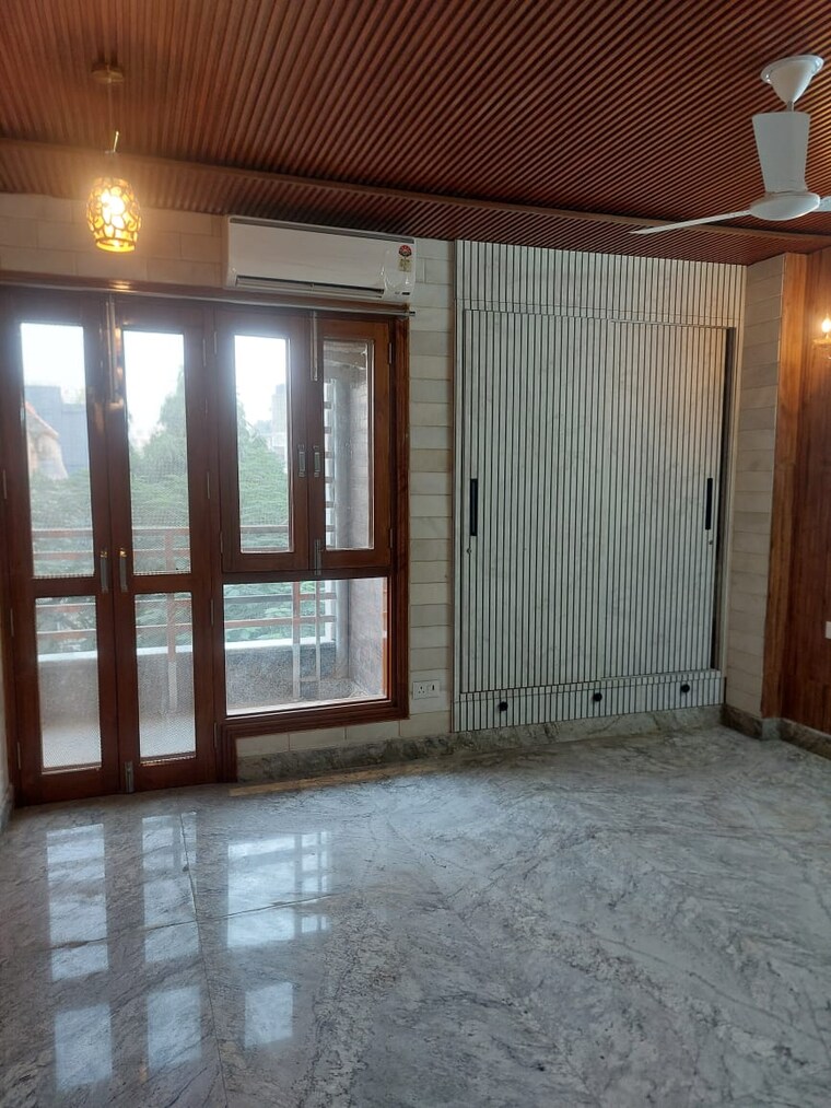Room, jangpura 3 Bedroom 200 Sq.Yd. Builder Floor In Jangpura Delhi 9479131