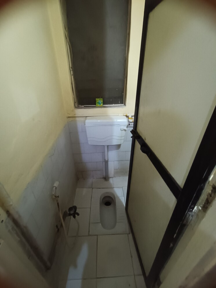 Bathroom, rose-manor 2 Bedroom 999 Sq.Ft. Apartment In Malad West Mumbai 9479150