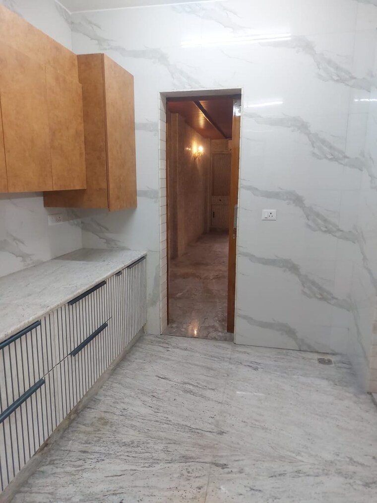 Room, jangpura 3 Bedroom 300 Sq.Yd. Builder Floor In Jangpura Delhi 9479158