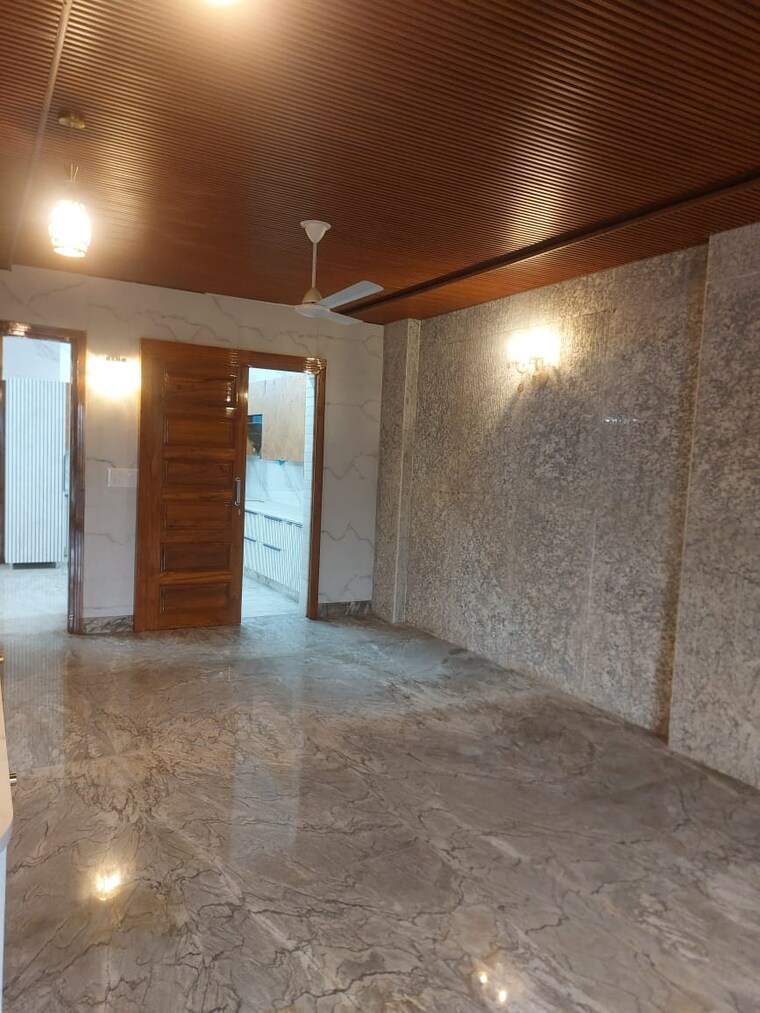 Room, jangpura 3 Bedroom 300 Sq.Yd. Builder Floor In Jangpura Delhi 9479158
