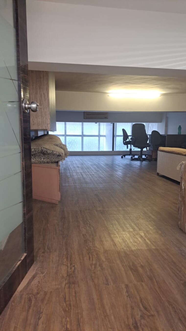 Room, thakkar-industrial-estate Commercial Office Space 555 Sq.Ft. In Worli Mumbai 9479161