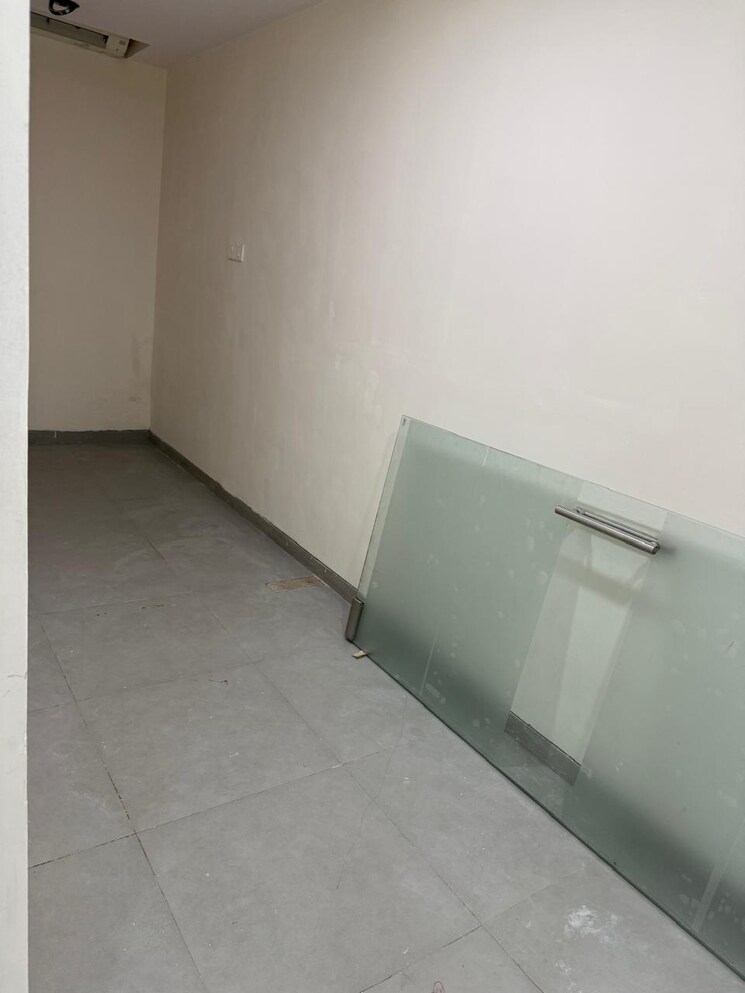 Room, saraswat-chs-mahim Commercial Office Space 700 Sq.Ft. In Mahim West Mumbai 9479167