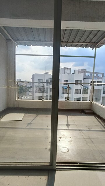 Room in 2 BHK Apartment at Kolte Patil Langston, Kharadi – for Rent