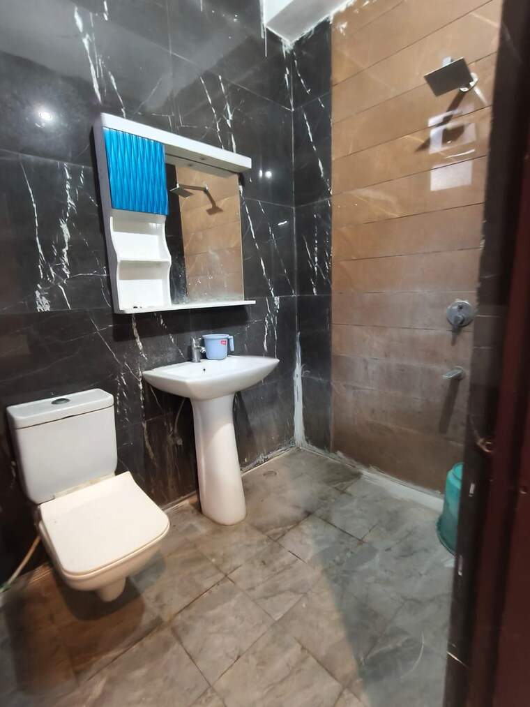 Attached Bathroom, dhakoli 3 Bedroom 150 Sq.Yd. Builder Floor In Dhakoli Zirakpur 9479201