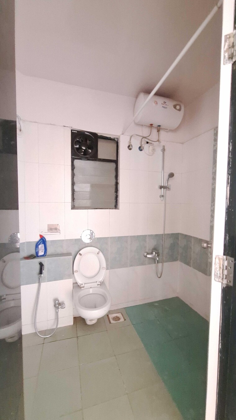 Bathroom, kumar-kruti 2 Bedroom 1250 Sq.Ft. Apartment In Kalyani Nagar Pune 9479198