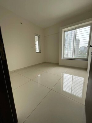 Room in 3 BHK Apartment at Yashwin Orrizonte, Kharadi – for Rent