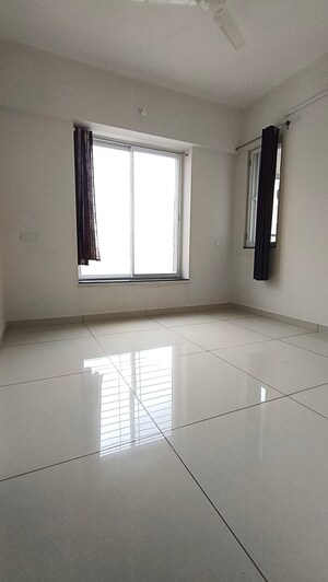 Room in 2 BHK Apartment at Yashwin Orrizonte, Kharadi – for Rent