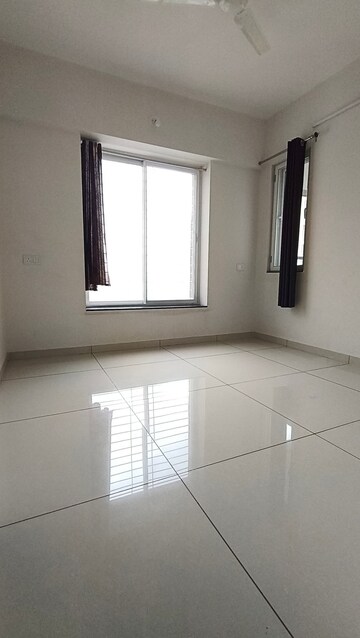 Room in 2 BHK Apartment at Yashwin Orrizonte, Kharadi – for Rent