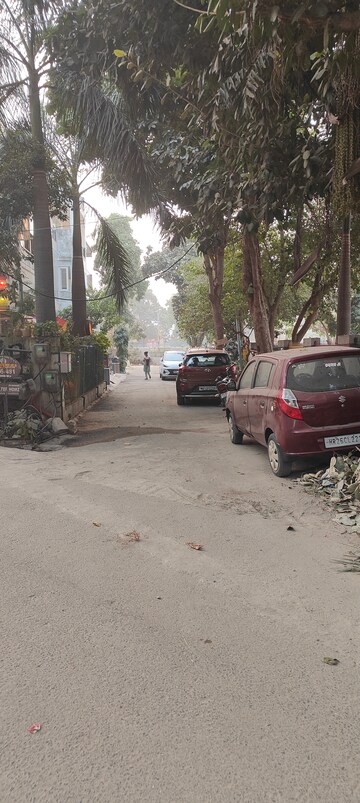 Parking in 6 BHK Independent House at Palam Vihar Residents Association, Palam Vihar – for Sale