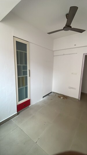 Room in 3 BHK Apartment at Supertech Cape Town, Sector 74 – for Sale