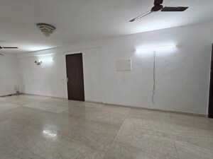 Room in 3 BHK Builder Floor at Omaxe The Resort, South Mullanpur – for Sale