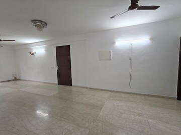 Room in 3 BHK Builder Floor at Omaxe The Resort, South Mullanpur – for Sale