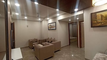 Master Bedroom in 2 BHK Builder Floor at Dlf Phase I – for Rent