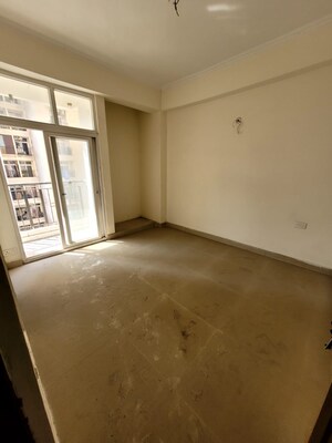 Room in 2.5 BHK Apartment at Gaur City 5th Avenue, Sector 4 Greater Noida – for Sale