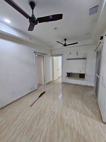 2 BHK Apartment For Rent in Gaur City 2 - 14th Avenue, Sector 16c Greater Noida