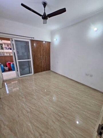 Room in 2 BHK Apartment at Gaur City 2 - 14th Avenue, Sector 16c Greater Noida – for Rent