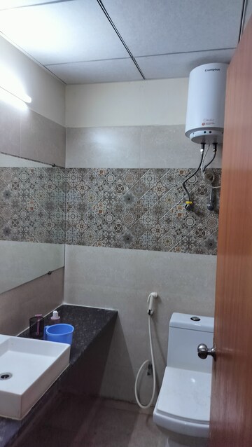 Furnished Amenities in 1 BHK Apartment at Paramount Golfforeste, Zeta I Greater Noida – for Rent