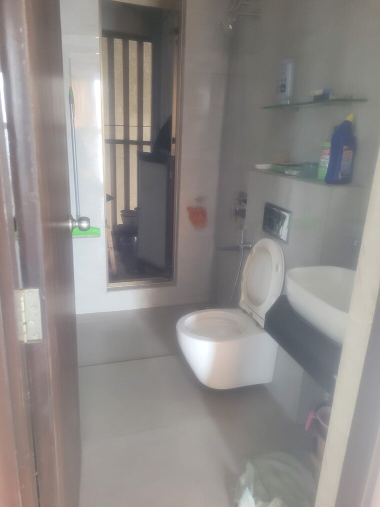 Bathroom, raymond-ten-x-habitat 2 Bedroom 635 Sq.Ft. Apartment In Swastik Garden Thane 9479386