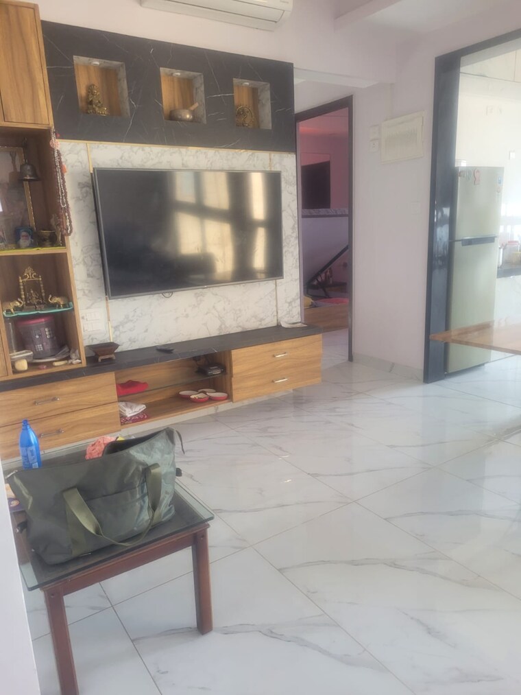  Parking, raymond-ten-x-habitat 2 Bedroom 635 Sq.Ft. Apartment In Swastik Garden Thane 9479386