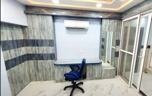 Room in 3 BHK Apartment at Hazratganj – for Rent