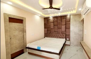 Bedroom in 3 BHK Apartment at Hazratganj – for Rent