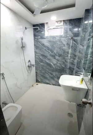 Bathroom in 3 BHK Apartment at Hazratganj – for Rent