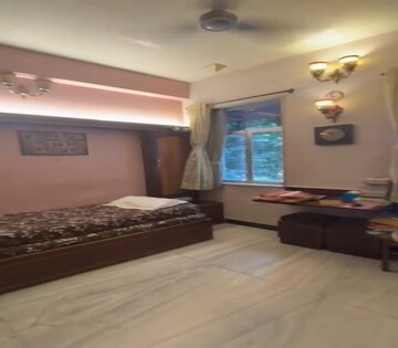 Bedroom in 2 BHK Apartment at Matunga East – for Rent