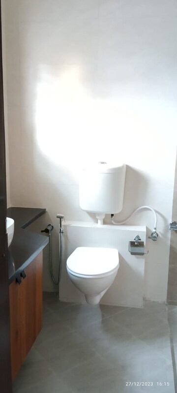 Bathroom in 4 BHK Apartment at Race Course Road – for Rent