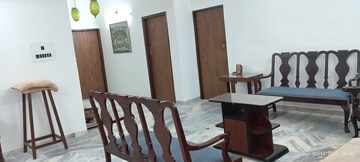 Bedroom in 4 BHK Apartment at Race Course Road – for Rent