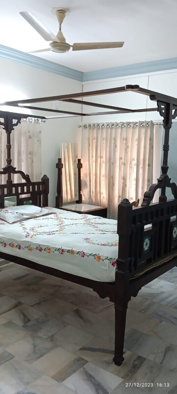Bedroom in 4 BHK Apartment at Race Course Road – for Rent