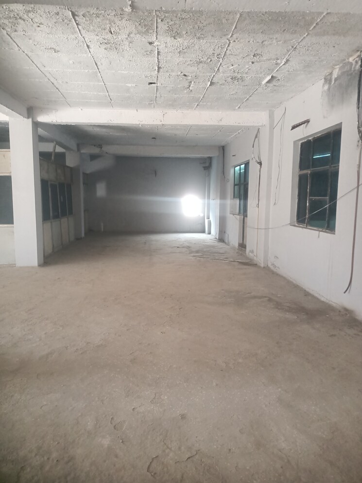 Room, bptp-park-sentosa Commercial Warehouse 2500 Sq.Ft. In Sector 77 Faridabad 9479547