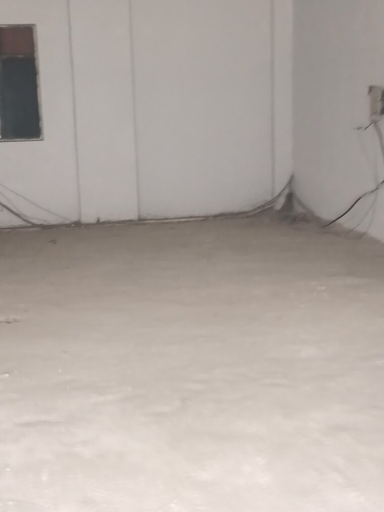 Room, bptp-park-sentosa Commercial Warehouse 2500 Sq.Ft. In Sector 77 Faridabad 9479547