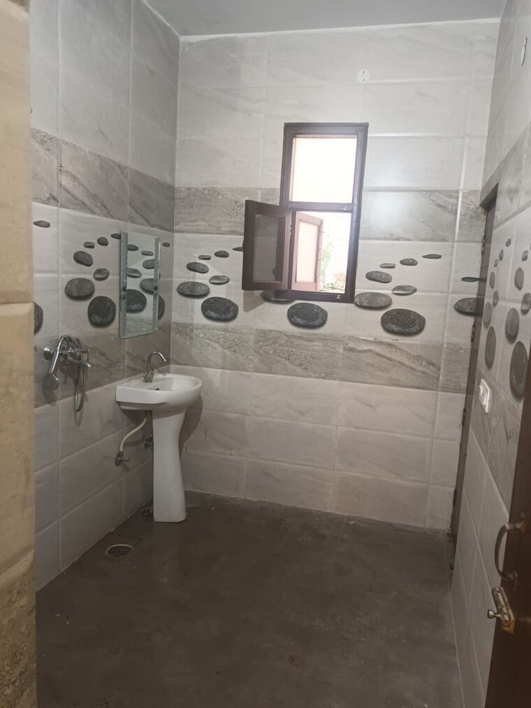 Bathroom, pir machalla 3 Bedroom 1350 Sq.Ft. Apartment In Pir Machalla Zirakpur 9479597