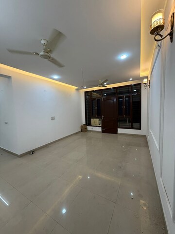 Room in 3 BHK Apartment at Pir Machalla – for Sale