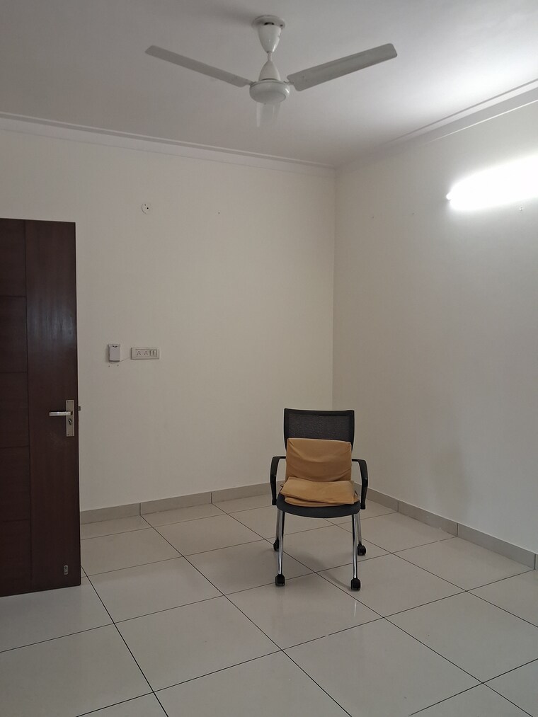 Room, sector 28 2.5 Bedroom 1450 Sq.Ft. Builder Floor In Sector 28 Faridabad 9479650