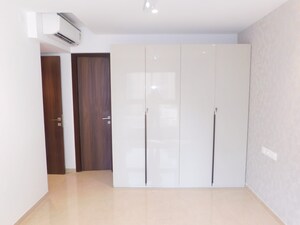 Room in 3 BHK Apartment at Hiranandani Highland, Powai – for Rent