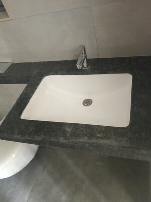 Furnished Amenities in 2 BHK Apartment at Kalpataru Elitus, Mulund West – for Rent