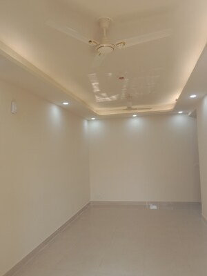 Room in 2 BHK Apartment at Signature Global Prime, Sector 63a – for Rent