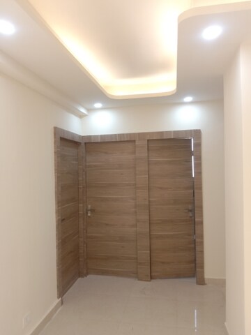 Room in 2 BHK Apartment at Signature Global Prime, Sector 63a – for Rent