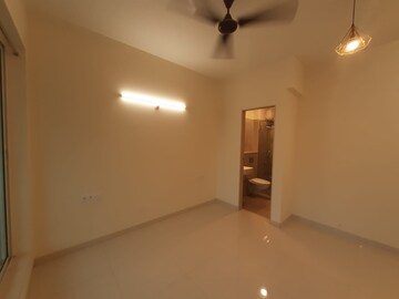 Room in 2 BHK Apartment at L And T Seawoods Residences, Seawoods – for Rent