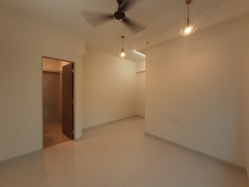 Room in 2 BHK Apartment at L And T Seawoods Residences, Seawoods – for Rent