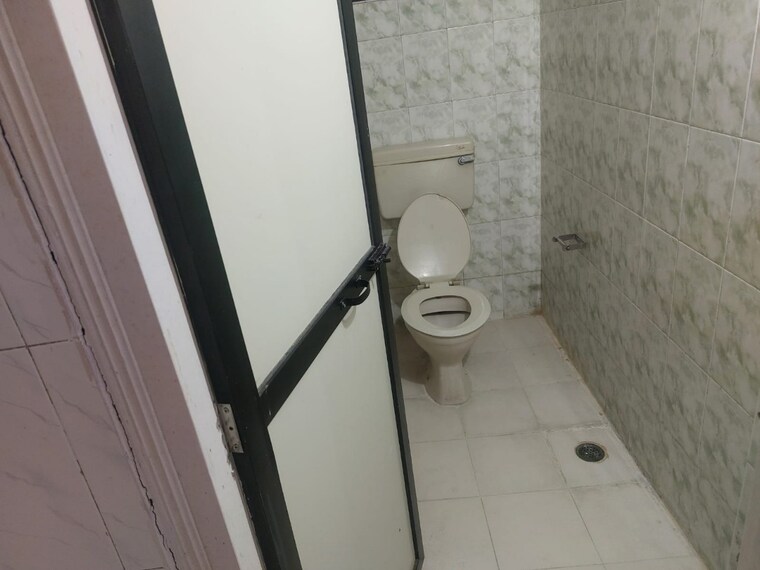 Bathroom, sector 15 kopar khairane 2 Bedroom 950 Sq.Ft. Apartment In Sector 15 Kopar Khairane Navi Mumbai 9479794