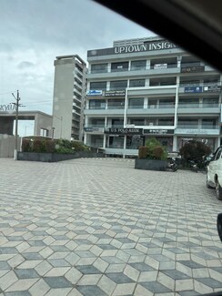 Showroom For Sale in Uptown Insignia