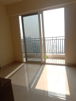 Room in 2 BHK Apartment at Signature Global Prime, Sector 63a – for Rent
