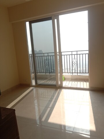 Room in 2 BHK Apartment at Signature Global Prime, Sector 63a – for Rent