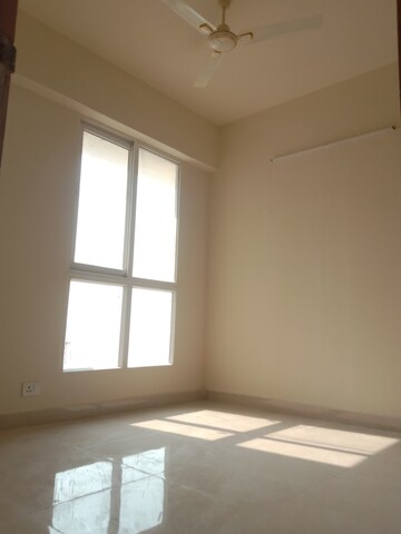 Room in 2 BHK Apartment at Signature Global Prime, Sector 63a – for Rent