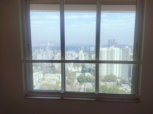 Room in 3 BHK Apartment at Kalpataru Radiance, Goregaon West – for Rent