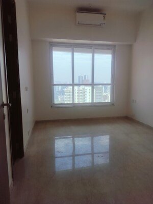 Room in 3 BHK Apartment at Kalpataru Radiance, Goregaon West – for Rent