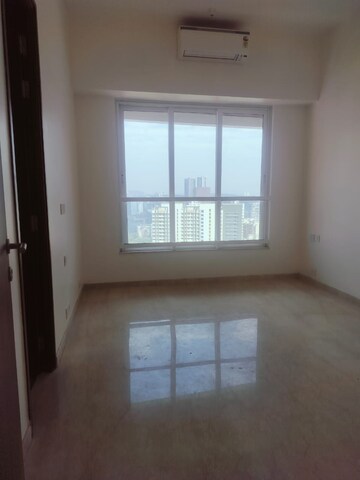 Room in 3 BHK Apartment at Kalpataru Radiance, Goregaon West – for Rent